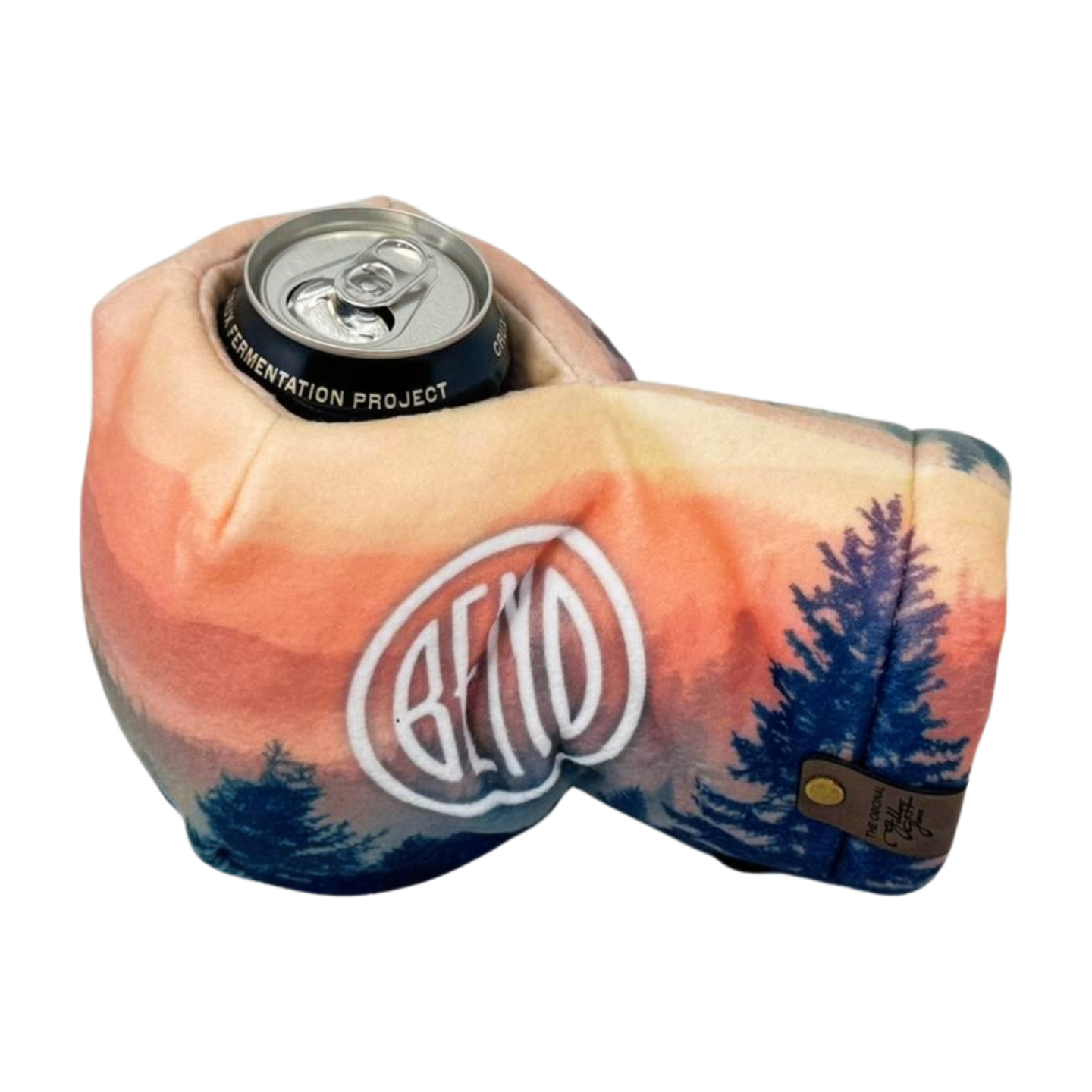 Bend Echo Ridge Giddyup Glove™ holding a can – perfect for tailgates, camping, or cozy outdoor drinks.