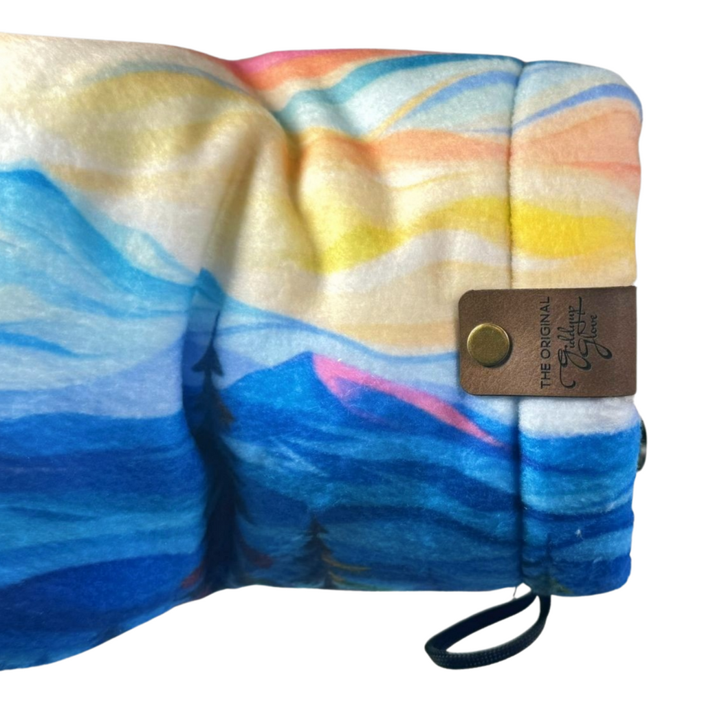 Close-up of Bend Wanderwave Giddyup Glove™ wrist area showing secure fit and soft fleece lining.