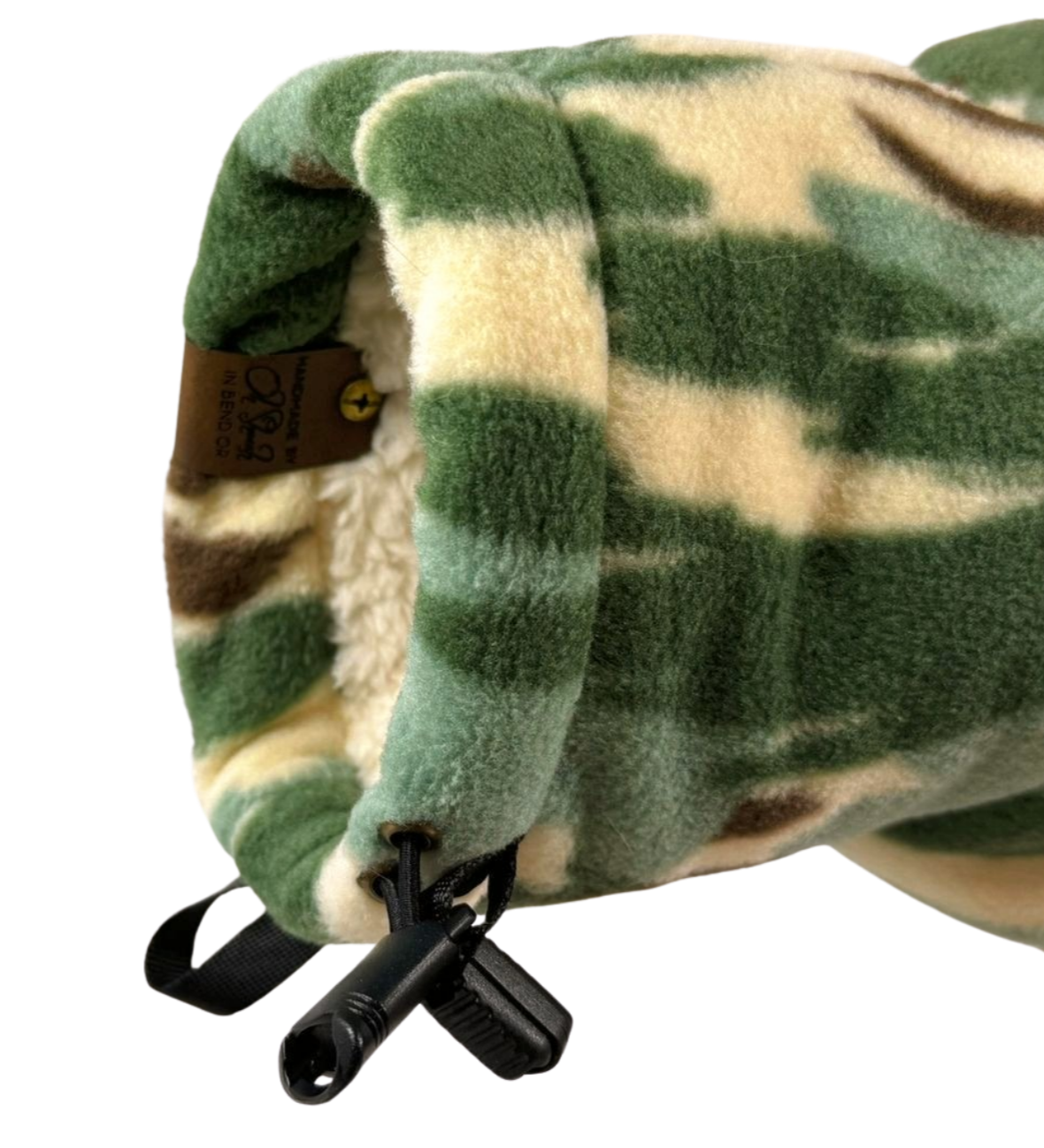 Camouflage Giddyup Glove™ right wrist open alternate view, ergonomic design for effortless sipping.