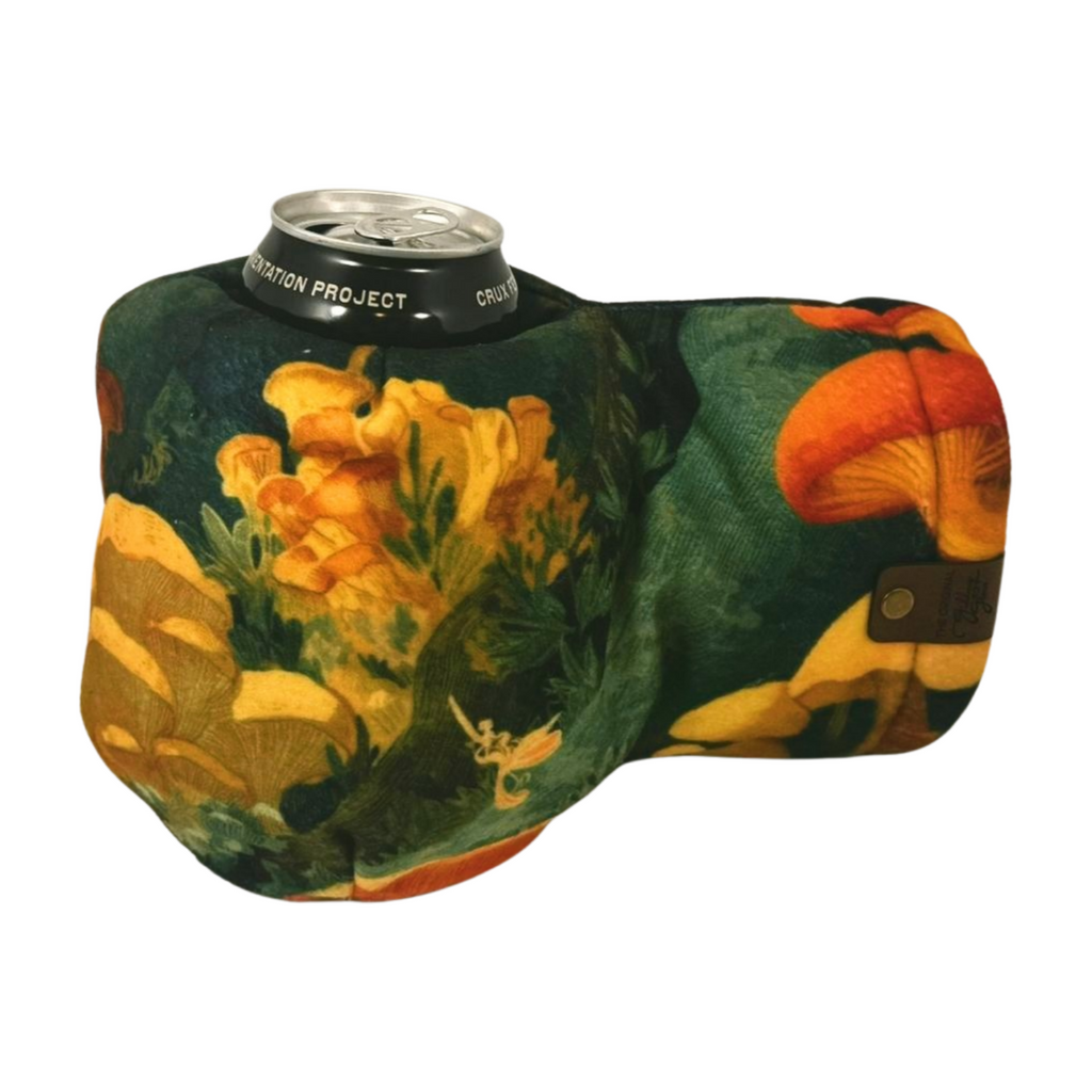 Chanterelle Chorus Giddyup Glove™ gripping hot or cold beverage, showing insulated drink-holding mitten in action