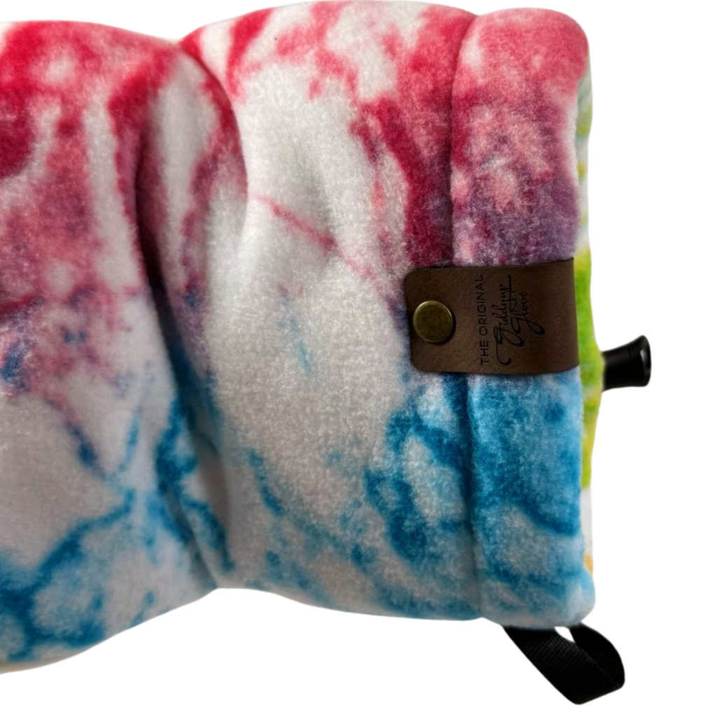 Close-up of Wildlight Giddyup Glove™ wrist showing snug fit and insulated drink-holding mitten for cozy outdoor use